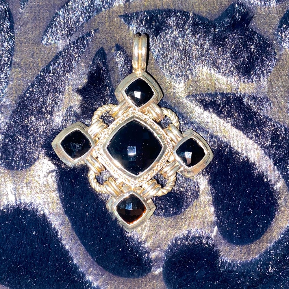 Beautiful David Yurman onyx and Diamond pendant